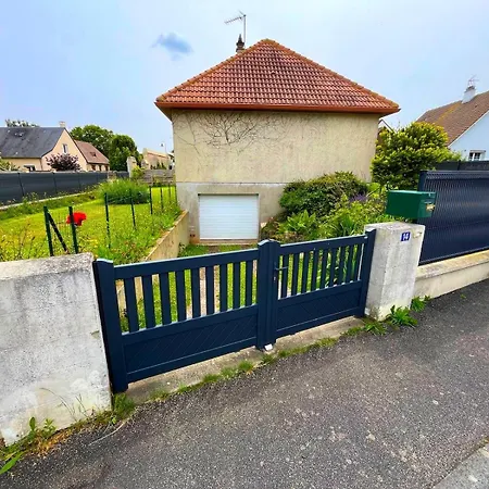 A 12 Min A Pied De La Plage Et 5 Min Du Centre De Luc-Sur-Mer Exterior photo